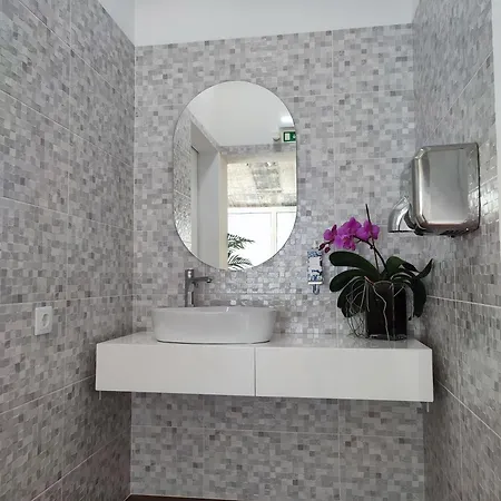 Nr - Local Guest house